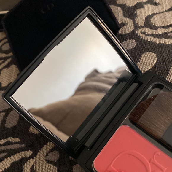 Dior Vibrant Colour Powder Blush - Picture 5 of 9